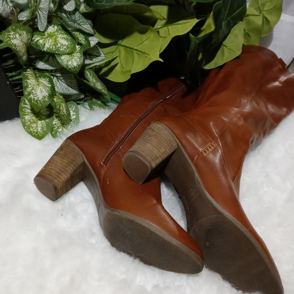 Women Boots - Picture 5 of 5